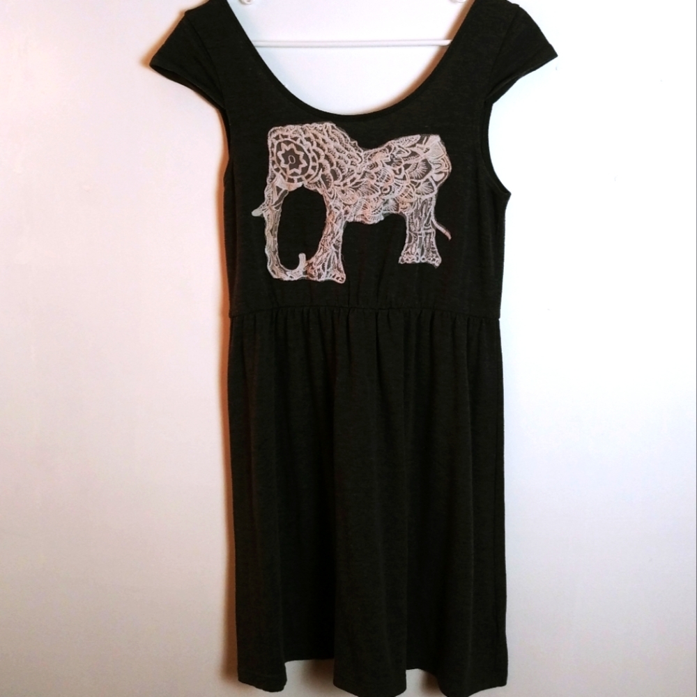 Phopsody Gray T-Shirt  Dress Size M Elephant in Lace on Front